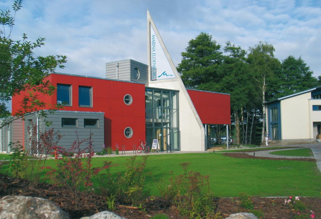 Marina Eldenburg - Ferienhauser Und Bootsverleih Am Tor Zur Muritz Waren  Exterior photo